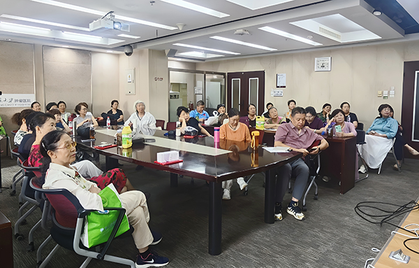 以镜会友 以影求知　—— 我会举办摄影比赛颁奖会暨摄影知识讲座