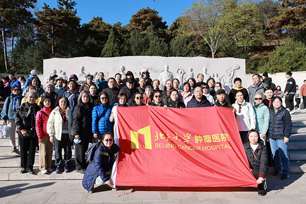 赓续红色血脉 致敬英烈精神　离退休党总支开展主题党日活动